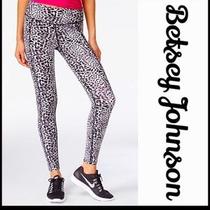 Betsey Johnson performance leopard leggings small